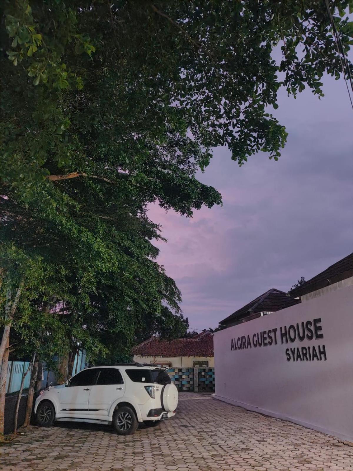 Algira Guest House Gunungbatu Syariah Cimanggu Εξωτερικό φωτογραφία